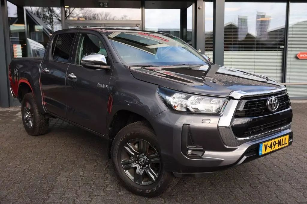 TOYOTA hilux 2.4 d-4d dubbel cabin professional a/t 2 zits 4wd van Vehículo de motor 46.995 €