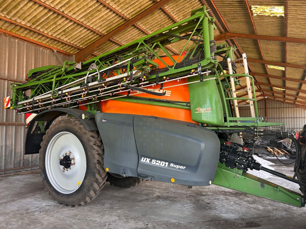 E-FARM: Amazone ux5201 super - Sprayer - id 8MYN8CR - €78,000 - Year of construction: 2021 - France