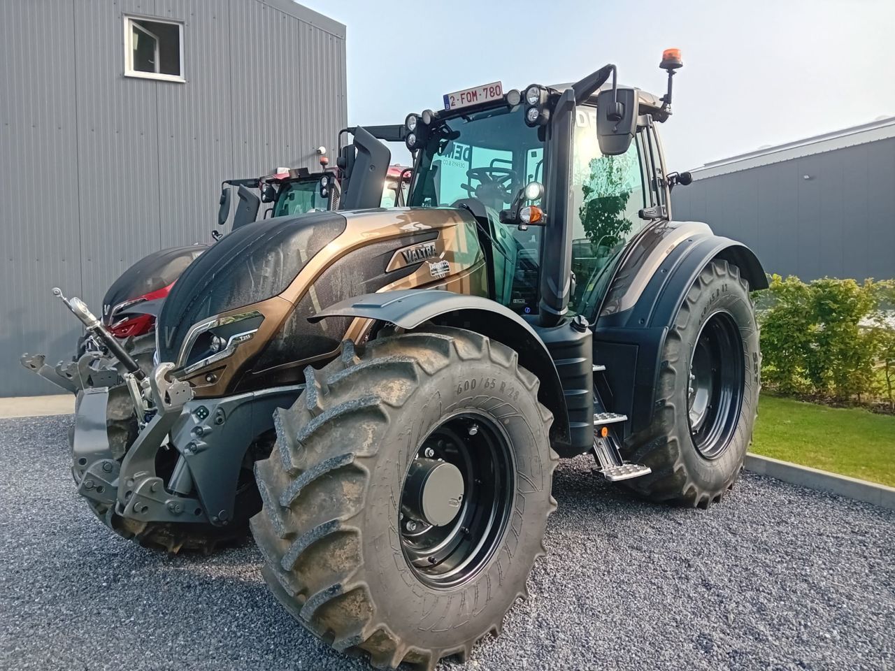 Valtra T 215 V Tractor €149,000