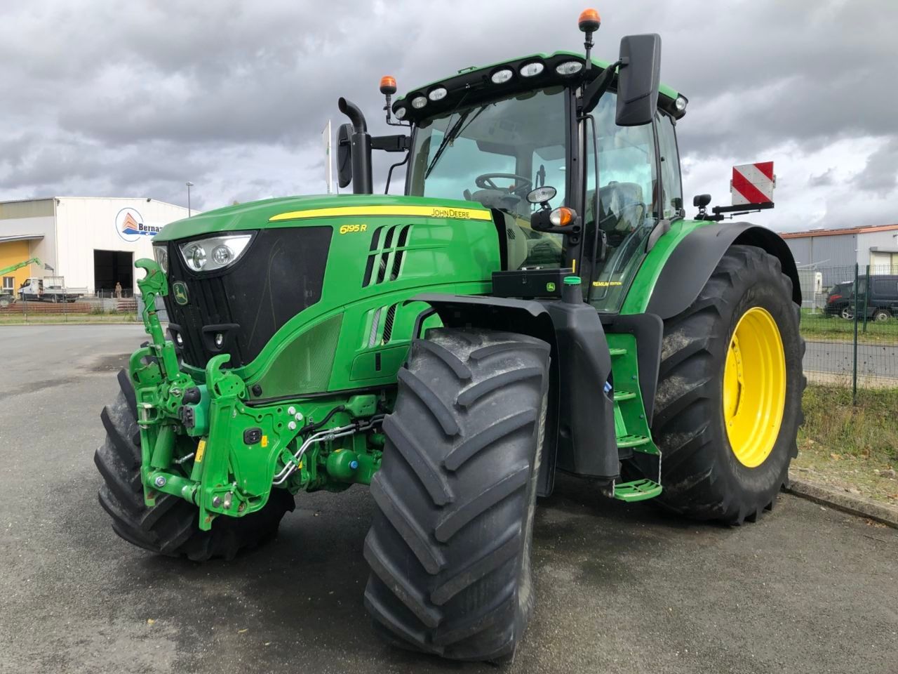 E-FARM: John Deere 6195 R - Tractor - id CLLPCCC - 135.000 EUR - Anul: 2021 - Ore motor: 2.770,Puterea motorului: 195,Franța