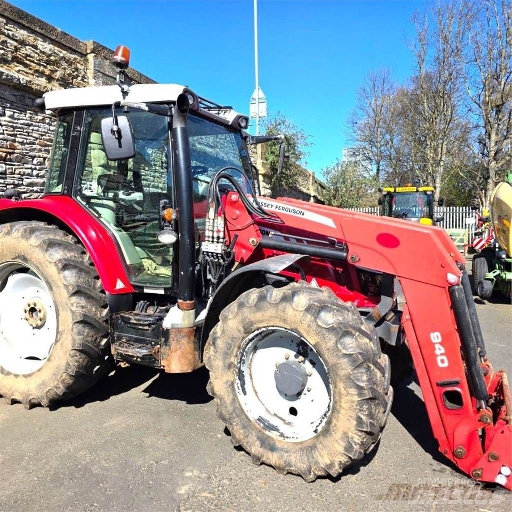 E-FARM: Massey Ferguson 5713S Dyna-6 - Traktor - id IDNJ5NJ - 49.772 € - Baujahr: 2017 - Abgelesene Motorstunden: 3.999,Vereinigtes Königreich