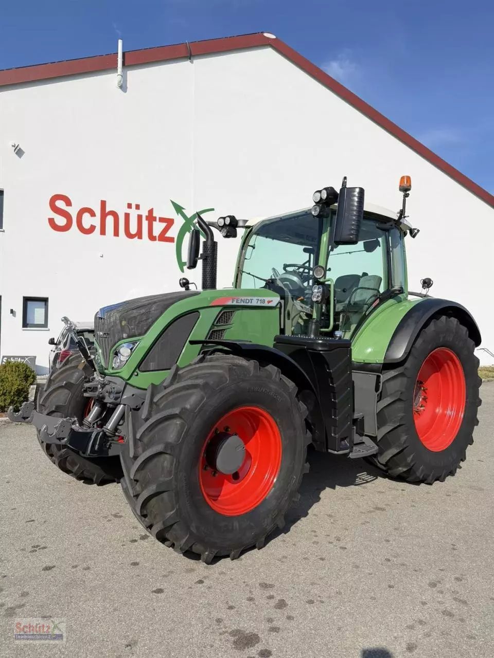 Fendt 718 Vario Tractor €68,000