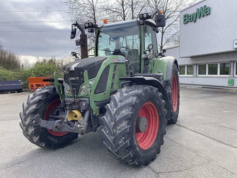E-FARM: Fendt 724 Vario ProfiPlus - Tractor - id DJ1D4Z5 - €82,900 - Year of construction: 2014 - Engine hours: 7,875,Engine power (HP): 237,Germany