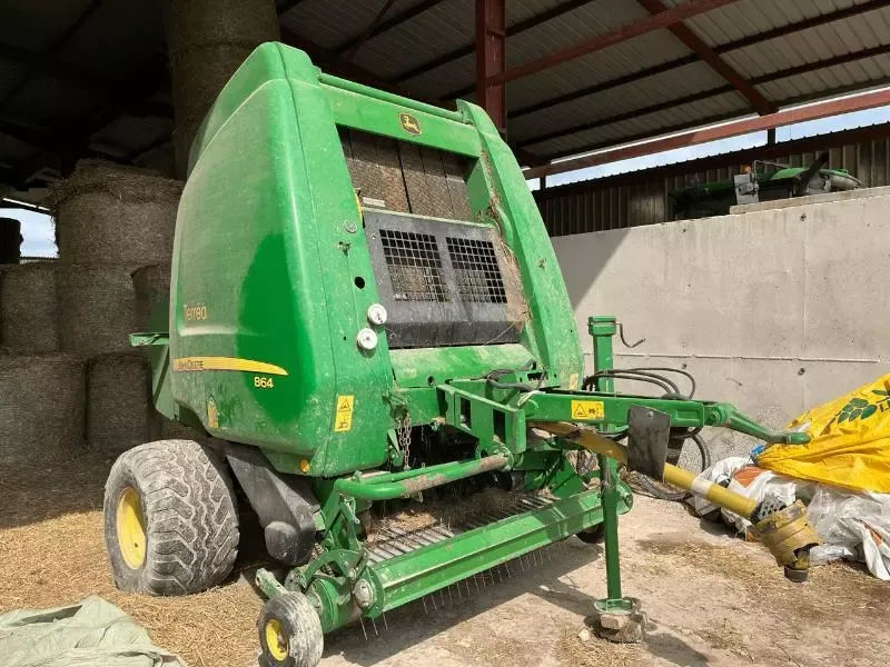 E-FARM: John Deere 864 - Presse à balles - id JKDDQ6V - Année: 2010 - France