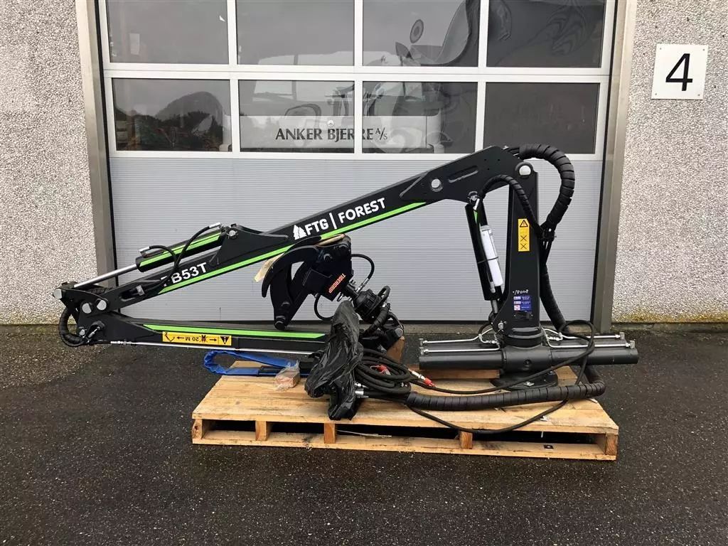 E-FARM: Forest Master 5,3 m stærk kran til konkurrencedygtig pris - Bagger - id WUS23PU - 8.586 € - Baujahr: 2019 - Dänemark