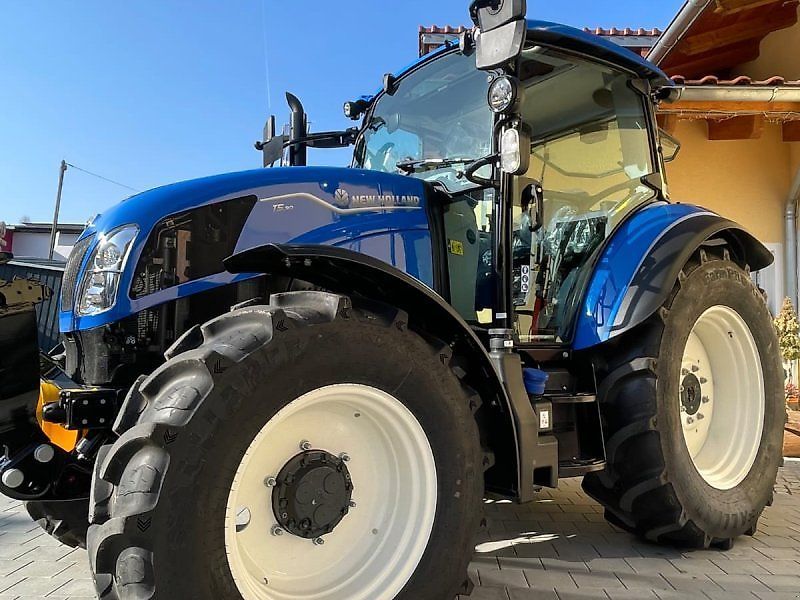 New Holland T5.90 DC Trattore