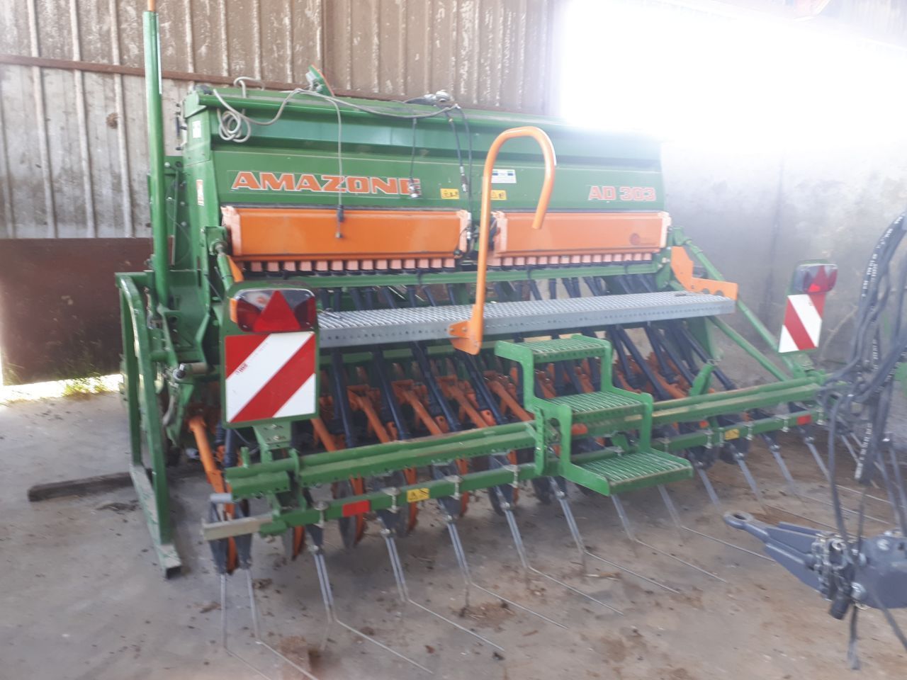 E-FARM: Amazone ad303 - Combinación de taladradoras - id UHZWFAH - 19.500 € - Año: 2009 - Francia