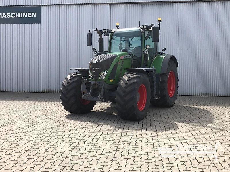 E-FARM: Fendt 724 Vario ProfiPlus - Traktor - id WXHSAKR - 81.885 € - Baujahr: 2017 - Abgelesene Motorstunden: 8.920,Motorleistung (PS): 237,Deutschland