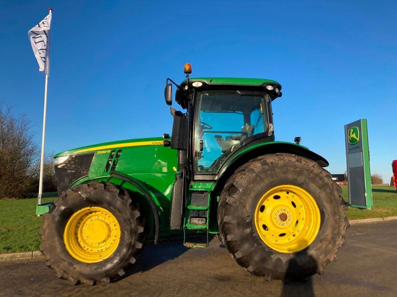 John Deere 7230 R tractor €79,669