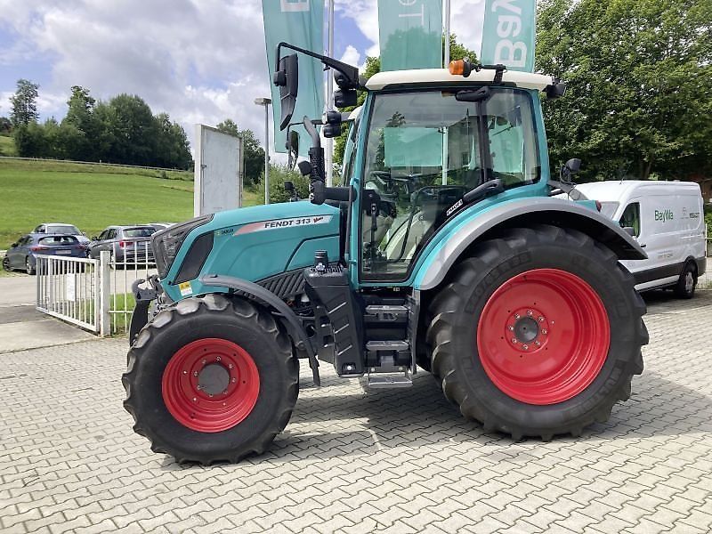 E-FARM: Fendt 313 Vario Profi - Tractor - id VQLQDSY - €88,000 - Year of construction: 2019 - Engine hours: 1,265,Engine power (HP): 135,Germany