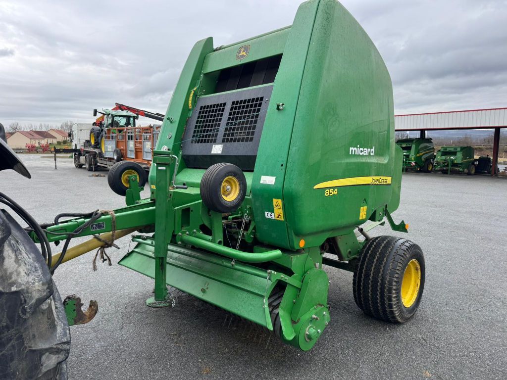 E-FARM: John Deere 854 - Baler - id WUYTPRW - €17,000 - Year of construction: 2013 - Total number of bales produced: 18,350,France