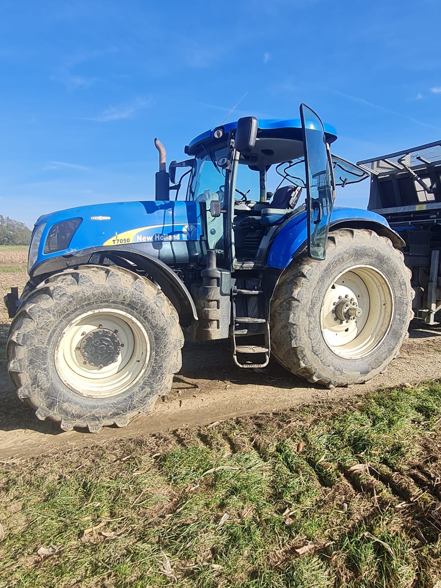 E-FARM: New Holland T7050 - Traktor - id 9LDHBCA - 37 500 EUR - Gyártási év: 2010 - Üzemóra (motor): 10 500,Motor teljesítménye (LE): 230,Horvátország