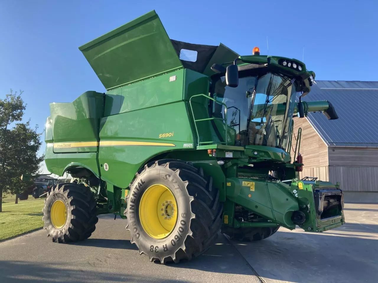 E-FARM: John Deere S 690 i - Combine harvester - id BTI8WGA - €174,042 - Denmark