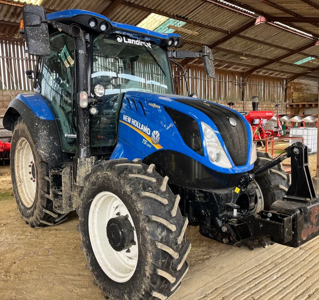 E-FARM: New Holland T5.120 - Trattore - id RDSVKEM - 76.200 € - Anno di costruzione: 2020 - Ore: 1.860,Potenza del motore: 120,Francia