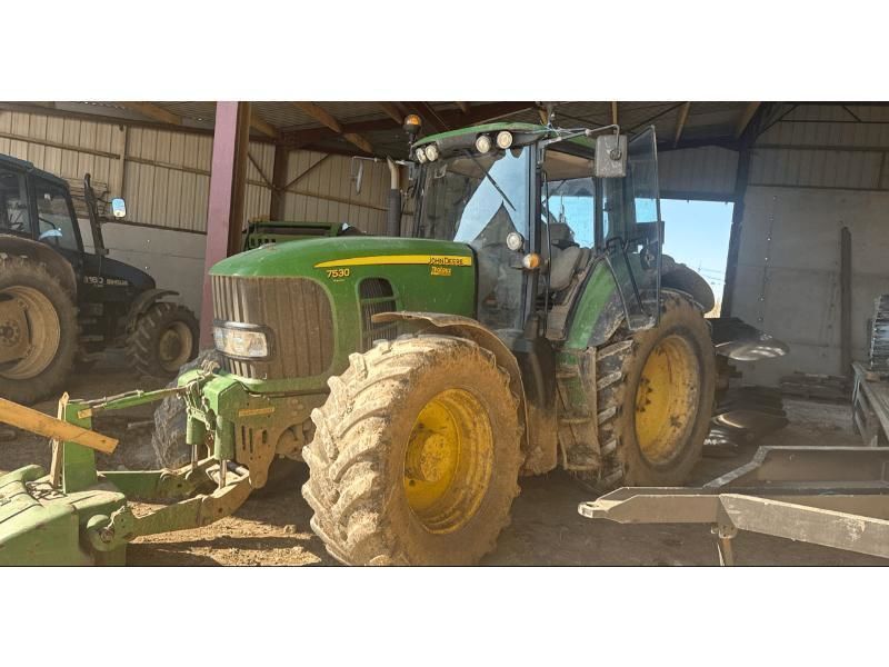 E-FARM: John Deere 7530 Premium - Tractor - id FDQ8VTC - €50,000 - Year of construction: 2008 - Engine hours: 9,300,Engine power (HP): 185,France