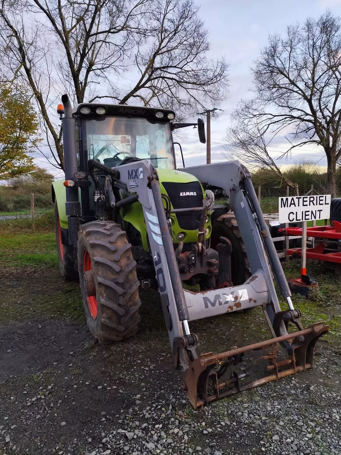 E-FARM: Claas Arion 610 - Traktor - id KDXQXAZ - 29.900 € - Baujahr: 2009 - Abgelesene Motorstunden: 8.778,Motorleistung (PS): 125,Frankreich