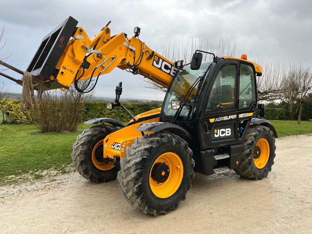 E-FARM: JCB 542-70 AGRI - Teleskoplæsser - id UVTJYWH - 79.000 € - Produktionsår: 2020 - Motortimer: 2.600,Motoreffekt (HP): 145,Frankrig
