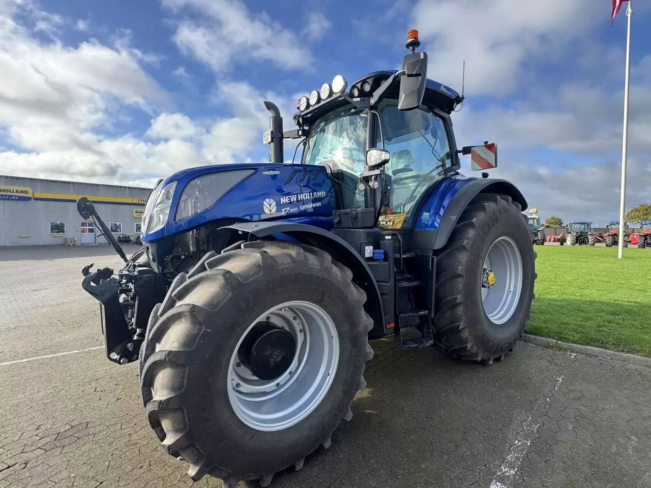New Holland T7.300 AC Tractor €186,669