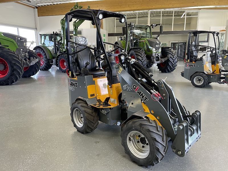 E-FARM: Giant g1200 hd - Kerekes rakodógép - id BGFRN6S - 23 319 EUR - Gyártási év: 2023 - Üzemóra (motor): 4,Motor teljesítménye (LE): 17,Németország