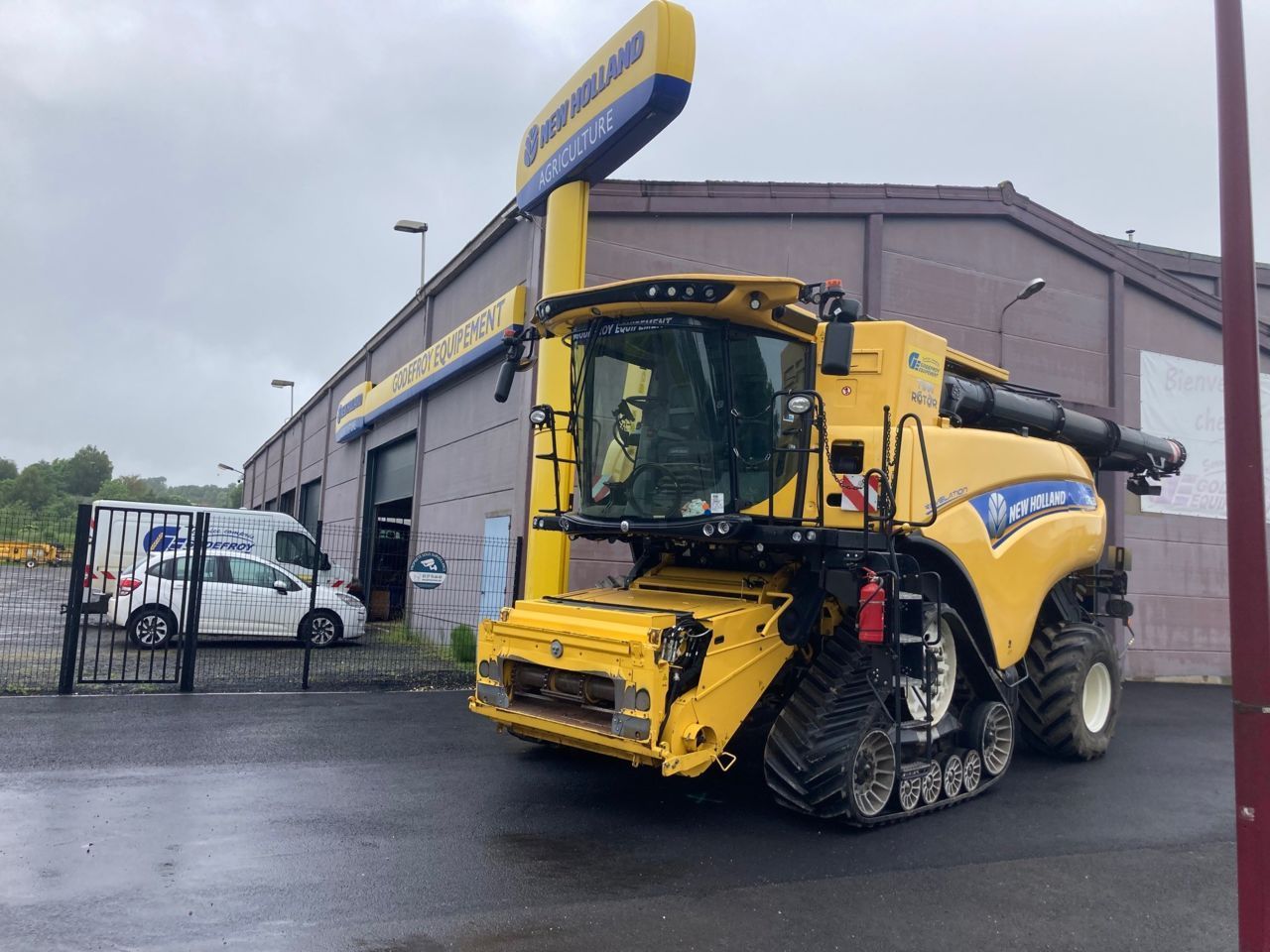 E-FARM: New Holland cr10.90 - Cosechadora - id RUUHA66 - Año: 2019 - Horas: 1700,Francia