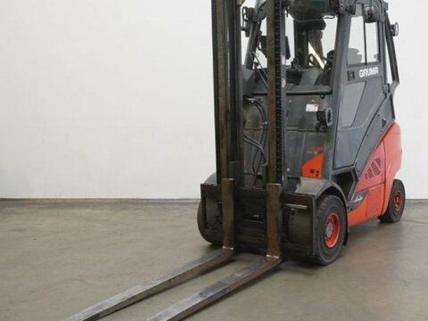E-FARM: Linde h 35 t evo 393-02 - Stivuitor - id 7RUM517 - 8.750 EUR - Anul: 2015 - Citeste ore: 10.270,Germania