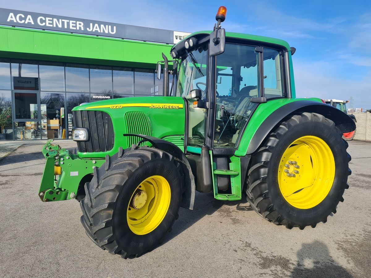 E-FARM: John Deere 6220 Premium - Traktor - id 8IEADYJ - 46 018 EUR - Gyártási év: 2003 - Üzemóra (motor): 7262,Motor teljesítménye (LE): 95,Ausztria