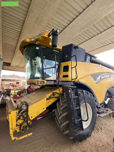 E-FARM: New Holland CX 860 N - Combine harvester - id IEPERLF - €50,000 - Year of construction: 2002 - Engine hours: 3,500,Italy