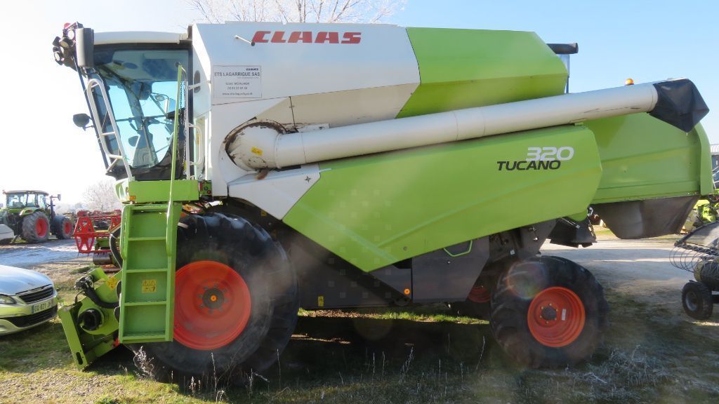 Claas Tucano 320 Combine harvester €88,000