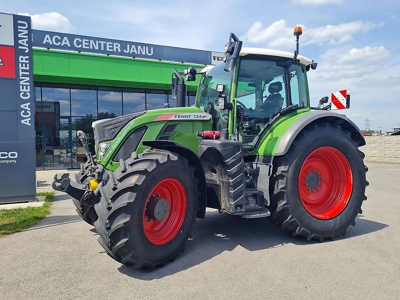E-FARM: Fendt 724 Vario - Traktor - id BTLSVQS - 152 000 EUR - Gyártási év: 2020 - Üzemóra (motor): 4900,Motor teljesítménye (LE): 246,Ausztria