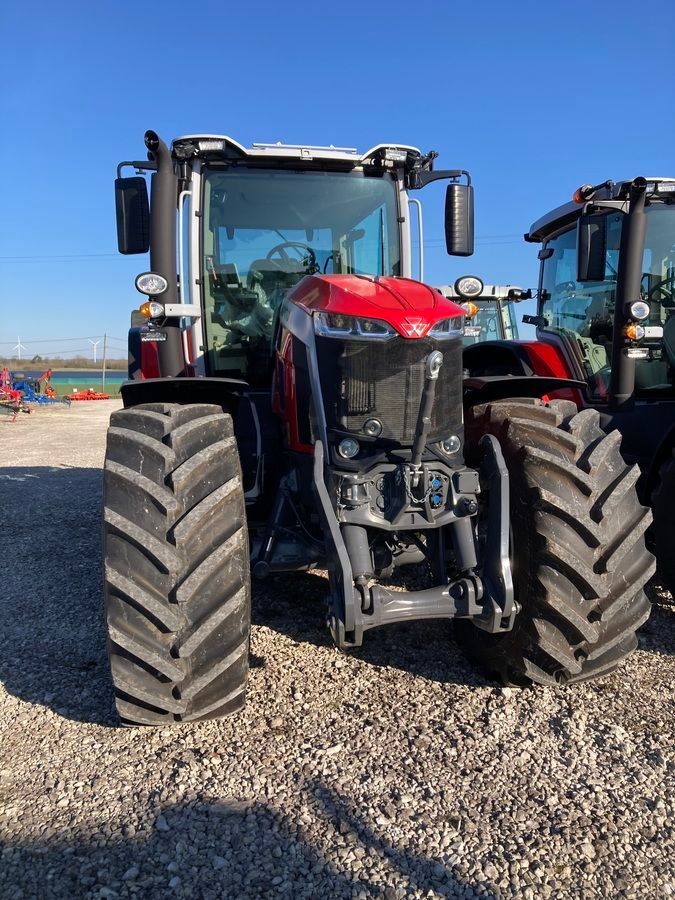 E-FARM: Massey Ferguson 8S.225 Exclusive - Traktor - id SGRMQIT - 150.000 € - Baujahr: 2024 - Abgelesene Motorstunden: 5,Motorleistung (PS): 225,Frankreich