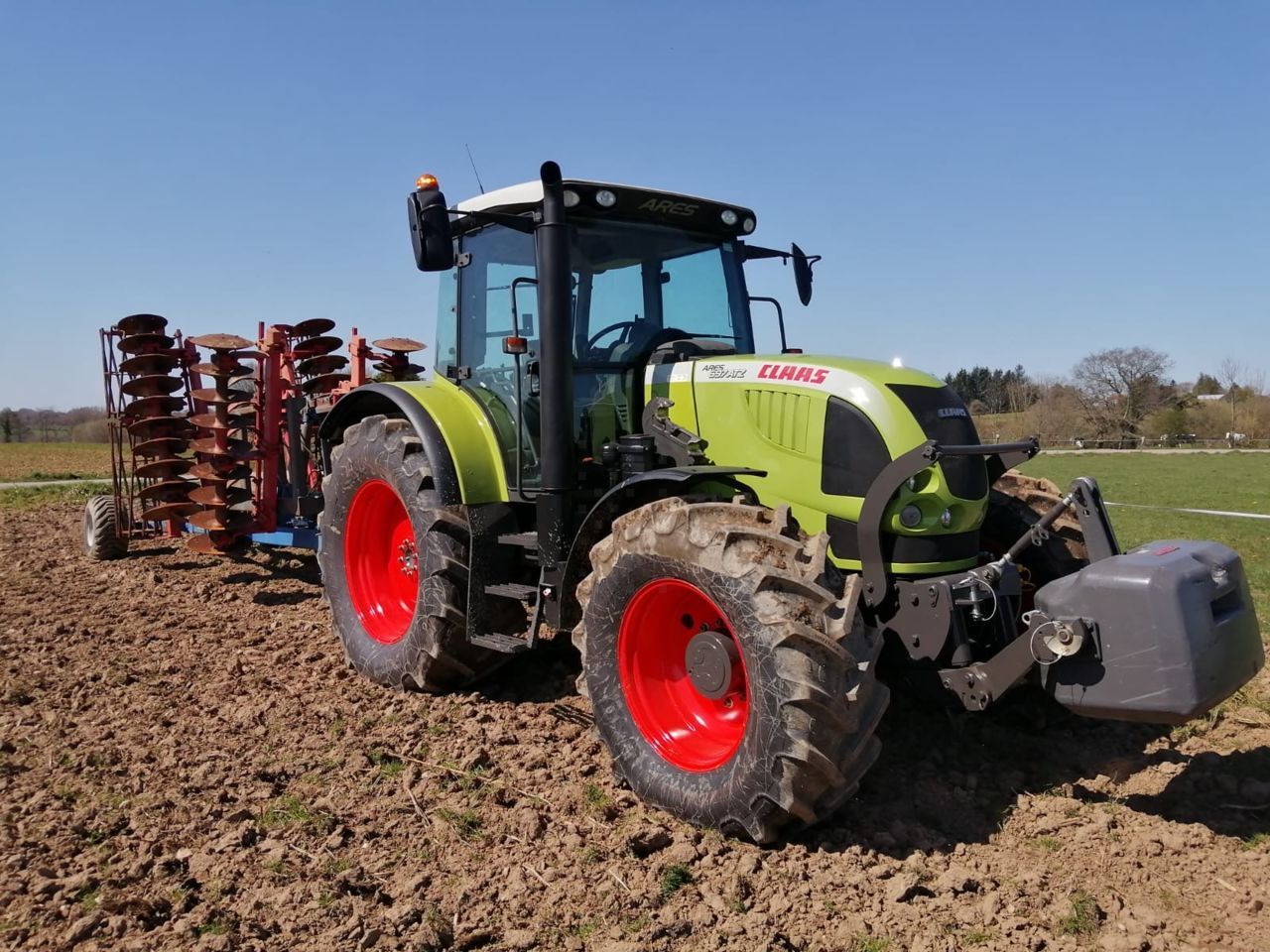 E-FARM: Claas Ares 697 ATZ - Tracteur - id IRC2BLE - 38 500 € - Année: 2007 - Lecture du nombre d'heure: 7 850,Puissance du moteur (chevaux): 145,France