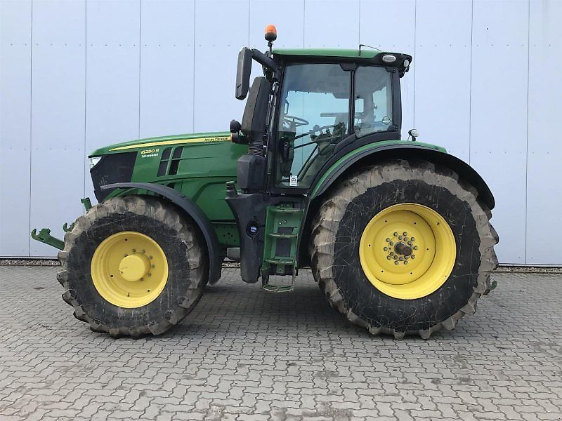 John Deere 6250 R Tractor 69.900 €