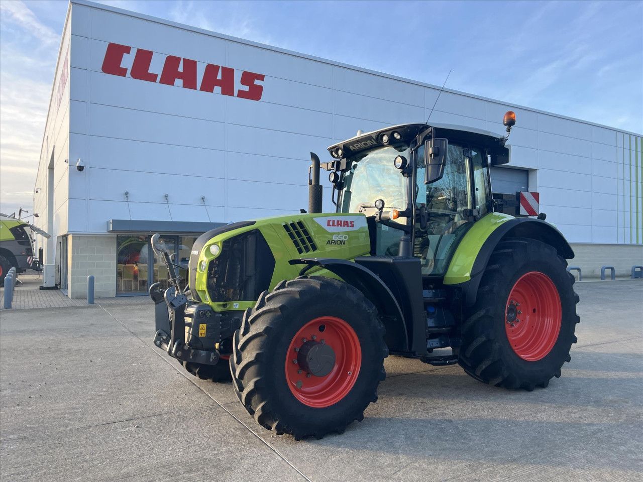 E-FARM: Claas Arion 650 - Tracteur - id K7Q15GF - 105 718 € - Année: 2022 - Lecture du nombre d'heure: 2 126,Puissance du moteur (chevaux): 185,Royaume-Uni