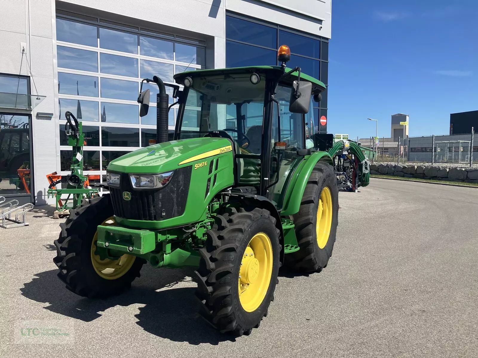 E-FARM: John Deere 5067 E - Tractor - id LSU3MTN - 39.250 € - Año: 2022 - Horas: 4,Potencia del motor: 68,Austria