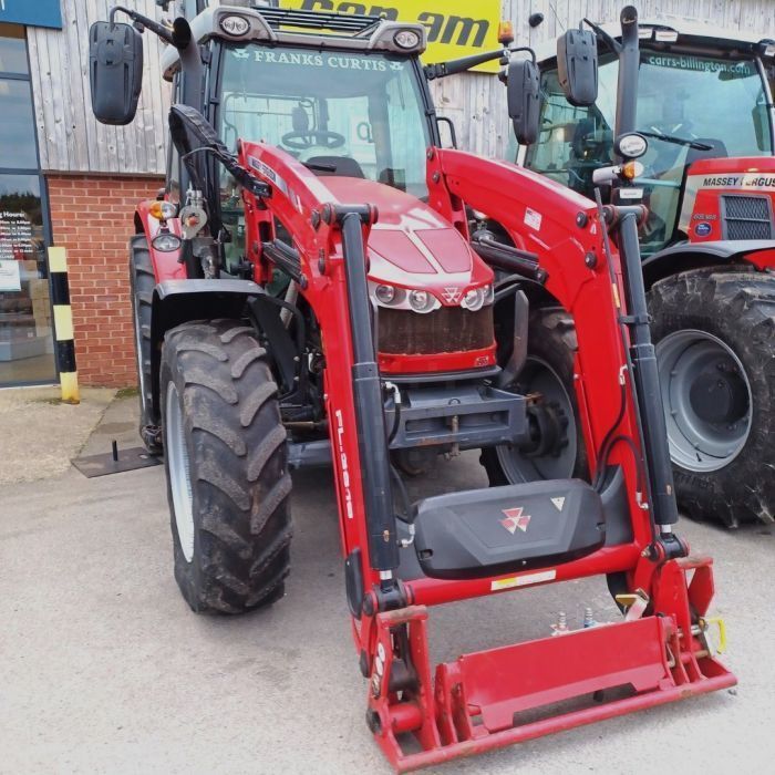E-FARM: Massey Ferguson 5712M - Tracteur - id ZNQJEUV - 46 580 € - Année: 2020 - Lecture du nombre d'heure: 5 100,Puissance du moteur (chevaux): 120,Royaume-Uni
