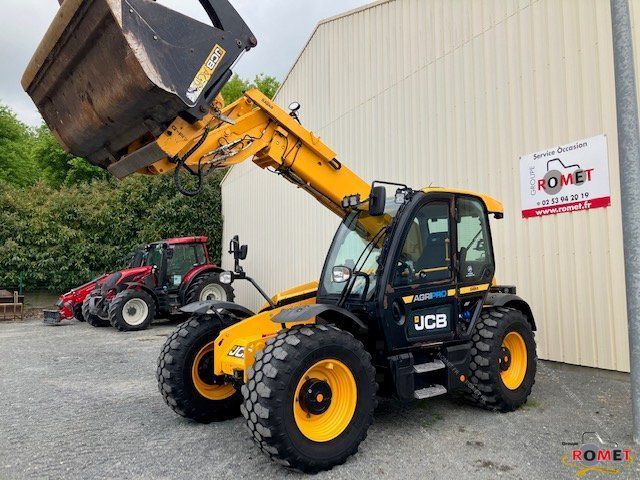 E-FARM: JCB 542-70 agripro - Chargeur télescopique  - id 9WGAELS - 69 500 € - Année: 2021 - Lecture du nombre d'heure: 3 300,France
