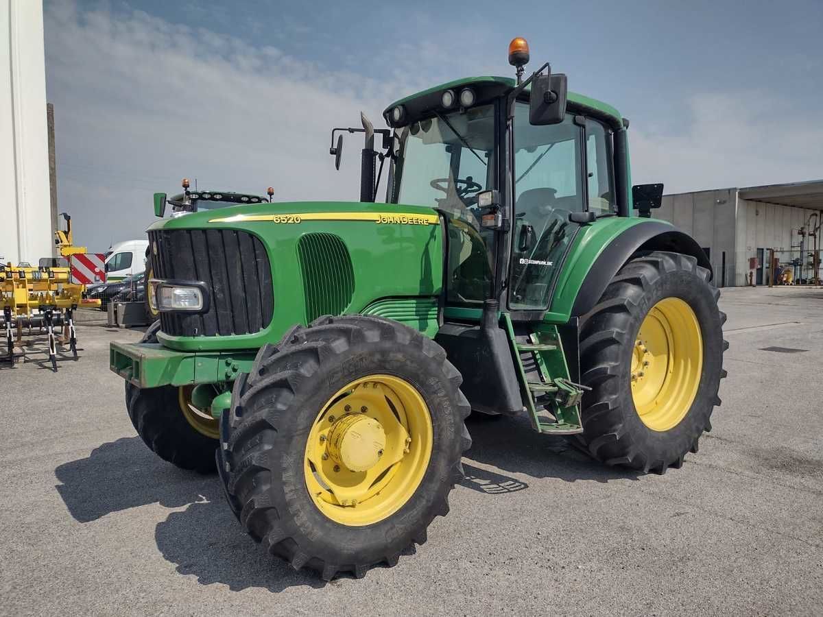 E-FARM: John Deere 6520 Premium - Traktorius - id 5DBGYGV - 35 000 € - Gamybos metai: 2003 - Variklio galia (AG): 125,Italija