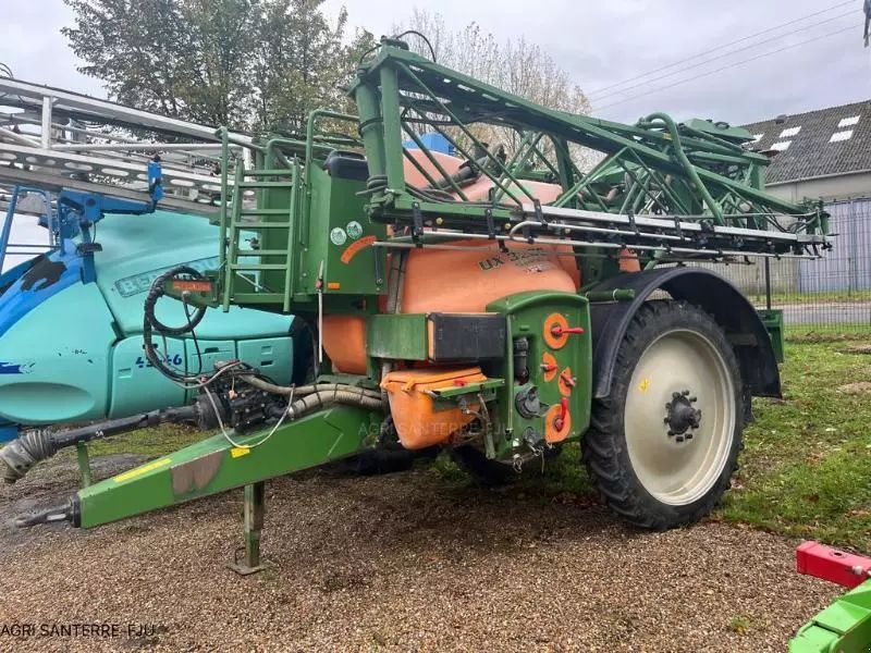 E-FARM: Amazone ux 3200 - Sprayer - id RT5C9NB - €22,000 - Year of construction: 2010 - France