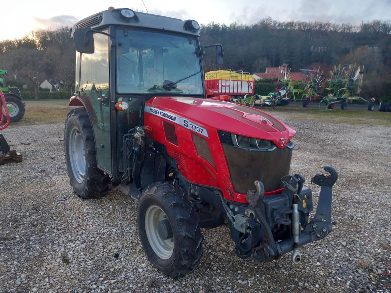 Massey Ferguson 3707 S Traktor 33 000 €