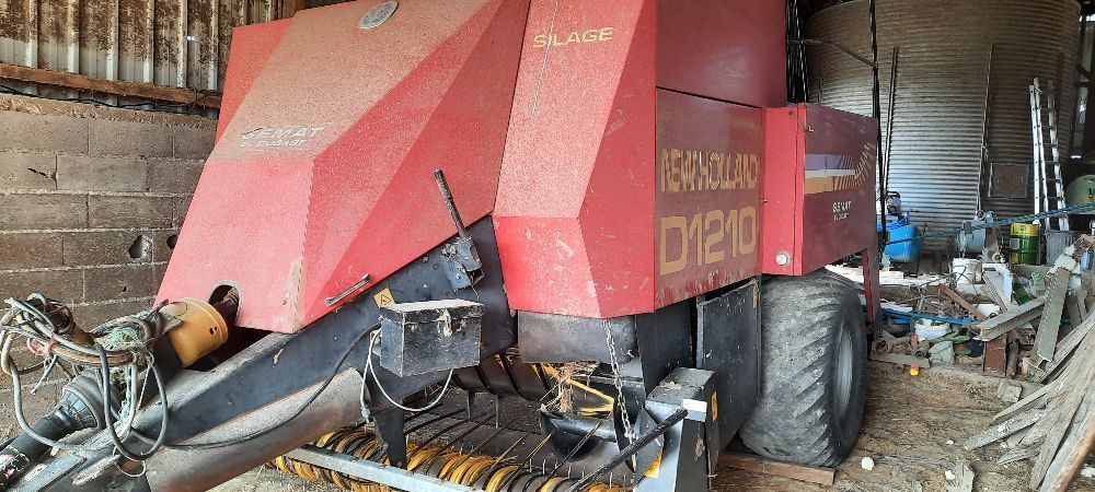 E-FARM: New Holland D 1210 - Empacadora - id 1FLUY9H - 6000 € - Año: 1997 - Las balas producidas: 54.500,Francia