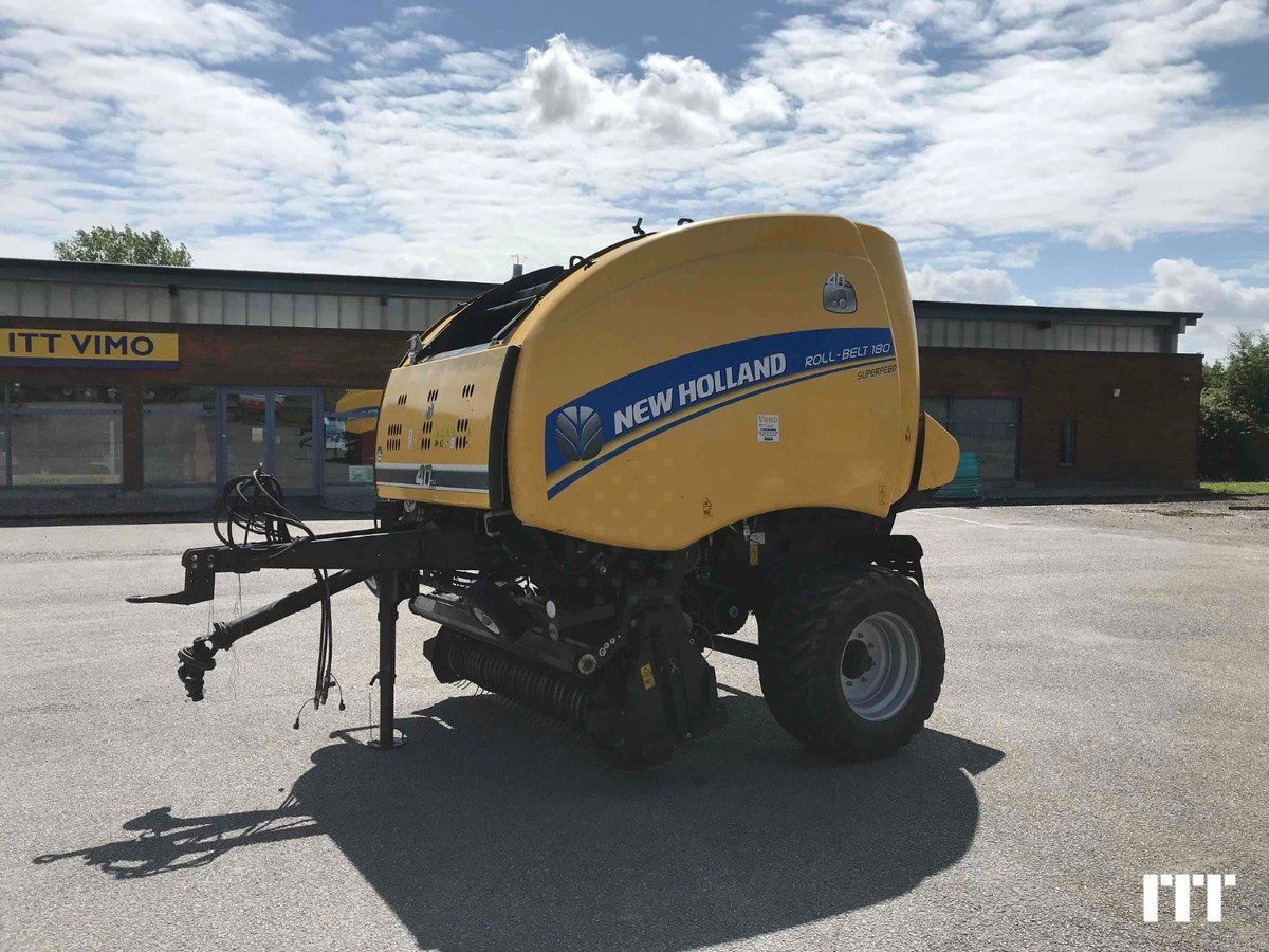 E-FARM: New Holland rollbelt 180 - Ballenpresse - id IGBESEM - 15.000 € - Baujahr: 2015 - Ballenanzahl: 36.000,Frankreich