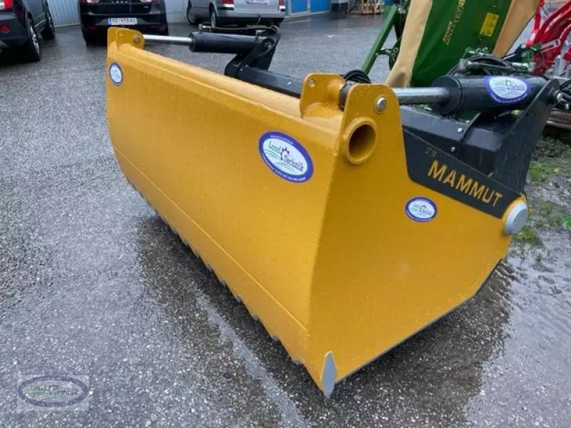 E-FARM: MAMMUT sb 220 m - Silage cutter and feeder - id KNFA3CU - €6,492 - Year of construction: 2022 - Austria