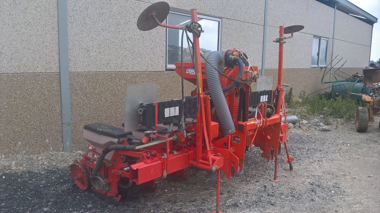E-FARM: Kuhn maxima - Precision drill - id UFTFKLE - €6,250 - Year of construction: 2001 - France