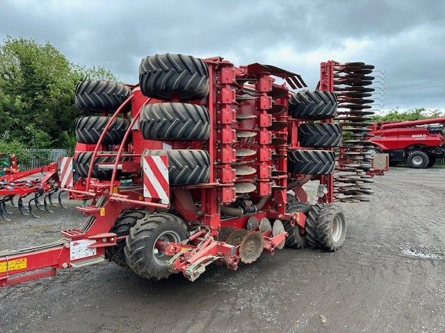 E-FARM: Kverneland u-drill - Taladro - id DAHHQCU - 43.818 € - Año: 2014 - Reino Unido