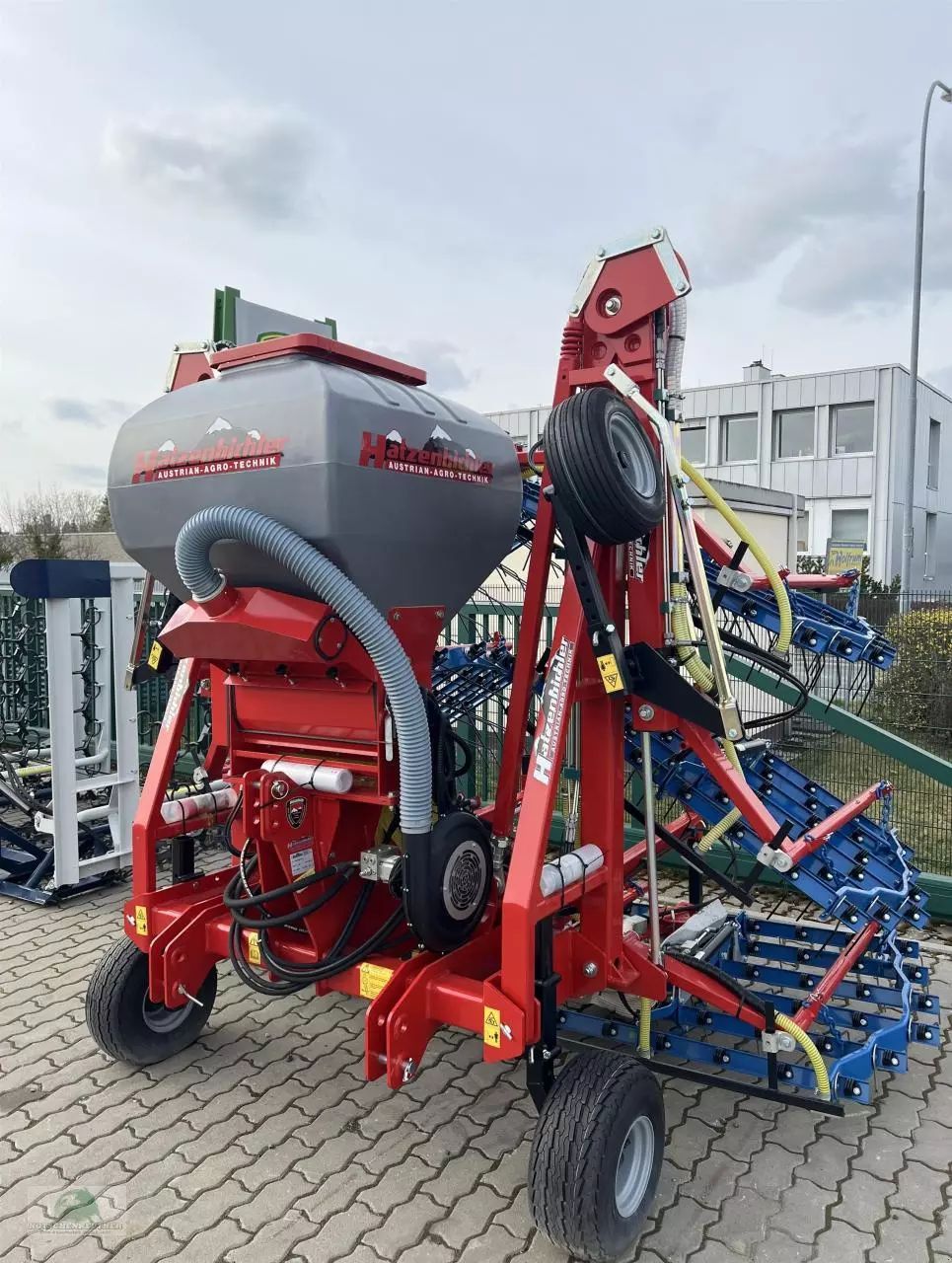 E-FARM: Hatzenbichler 9,00m "air 16" 7mm - Autre travail du sol - id NVG7QB8 - 25 200 € - Année: 2023 - Allemagne