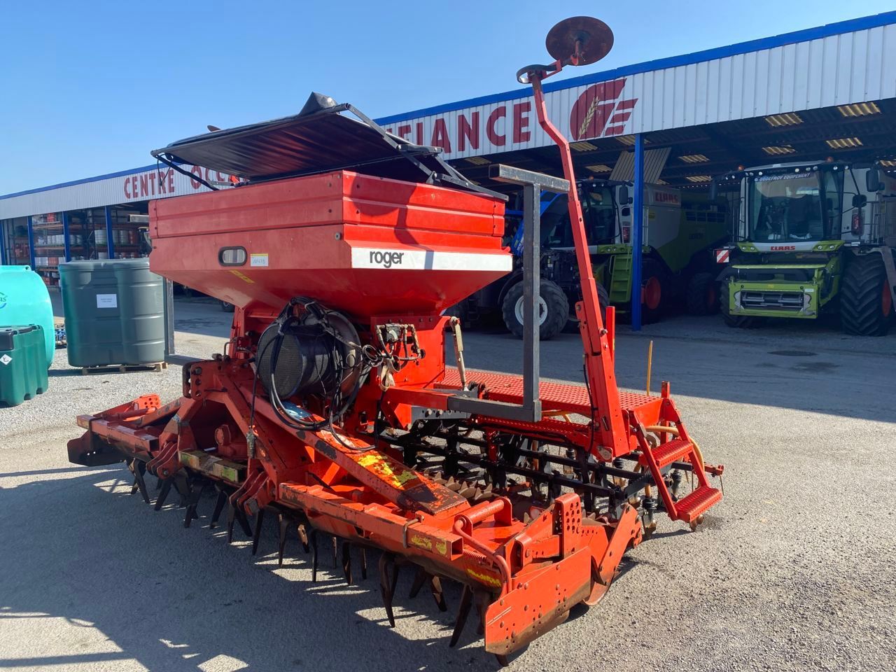 E-FARM: Roger R 400 - Semoir - id YIIDLNM - 4 500 € - Année: 2001 - France