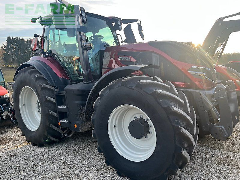 Valtra q265 Tractor