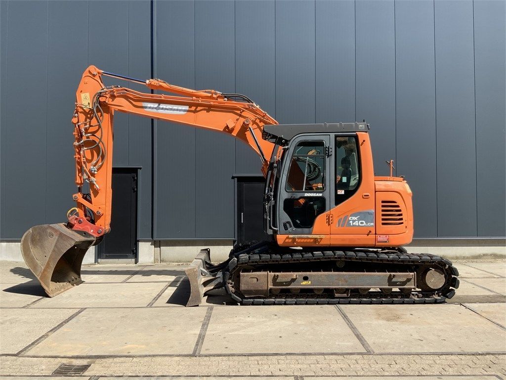 Doosan dx 140 lcr Crawler excavator €38,250
