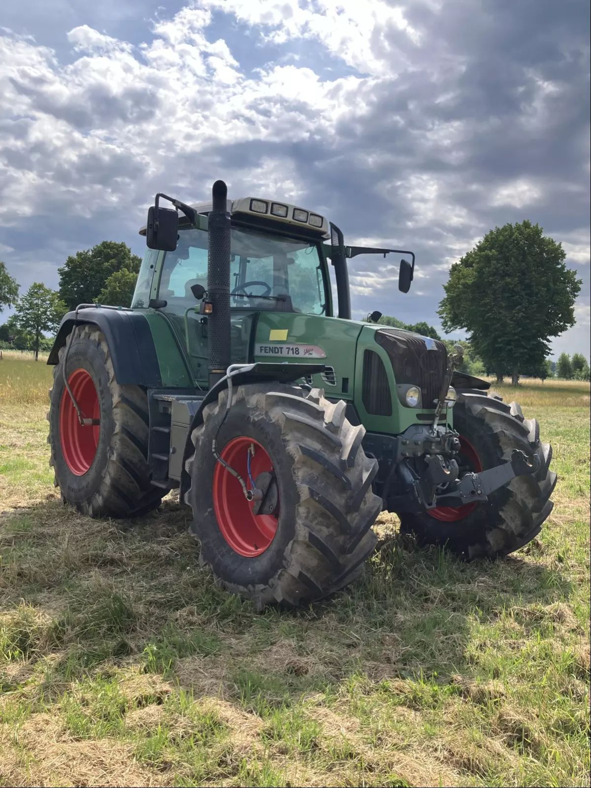 E-FARM: Fendt 718 Vario - Traktor - id NBLHDUU - 64.500 € - Baujahr: 2010 - Abgelesene Motorstunden: 13.412,Motorleistung (PS): 180,Deutschland