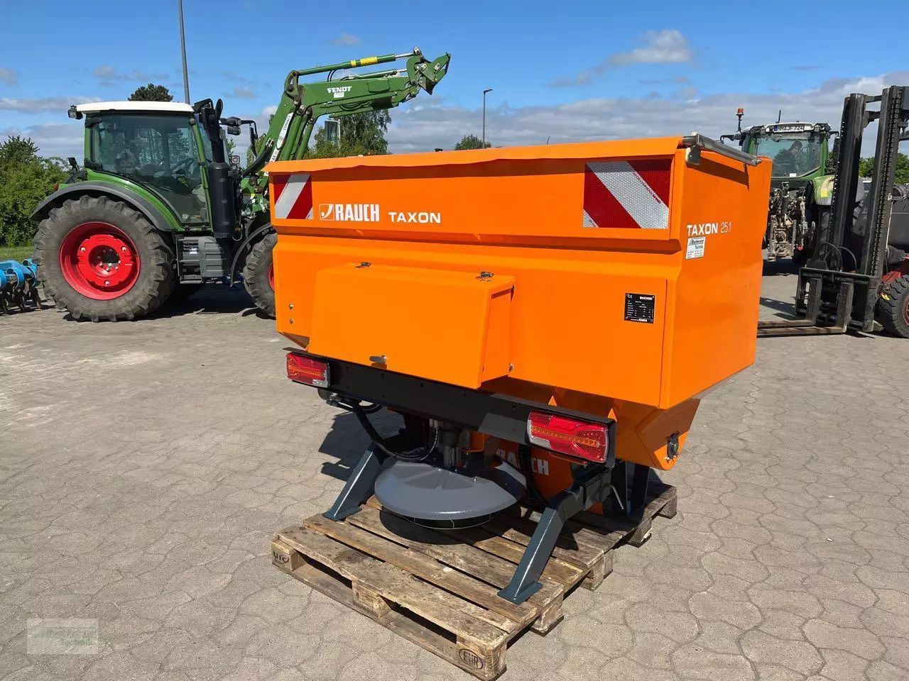 E-FARM: Rauch taxon 25.1 plus - Urządzenie do użytku komunalnego - id AABXUGM - 12 990 € - Rok produkcji: 2022 - Niemcy